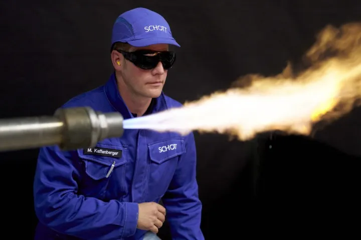SCHOTT Receives SPIE Catalyst Award for Glass Production Trials with 100% Hydrogen
