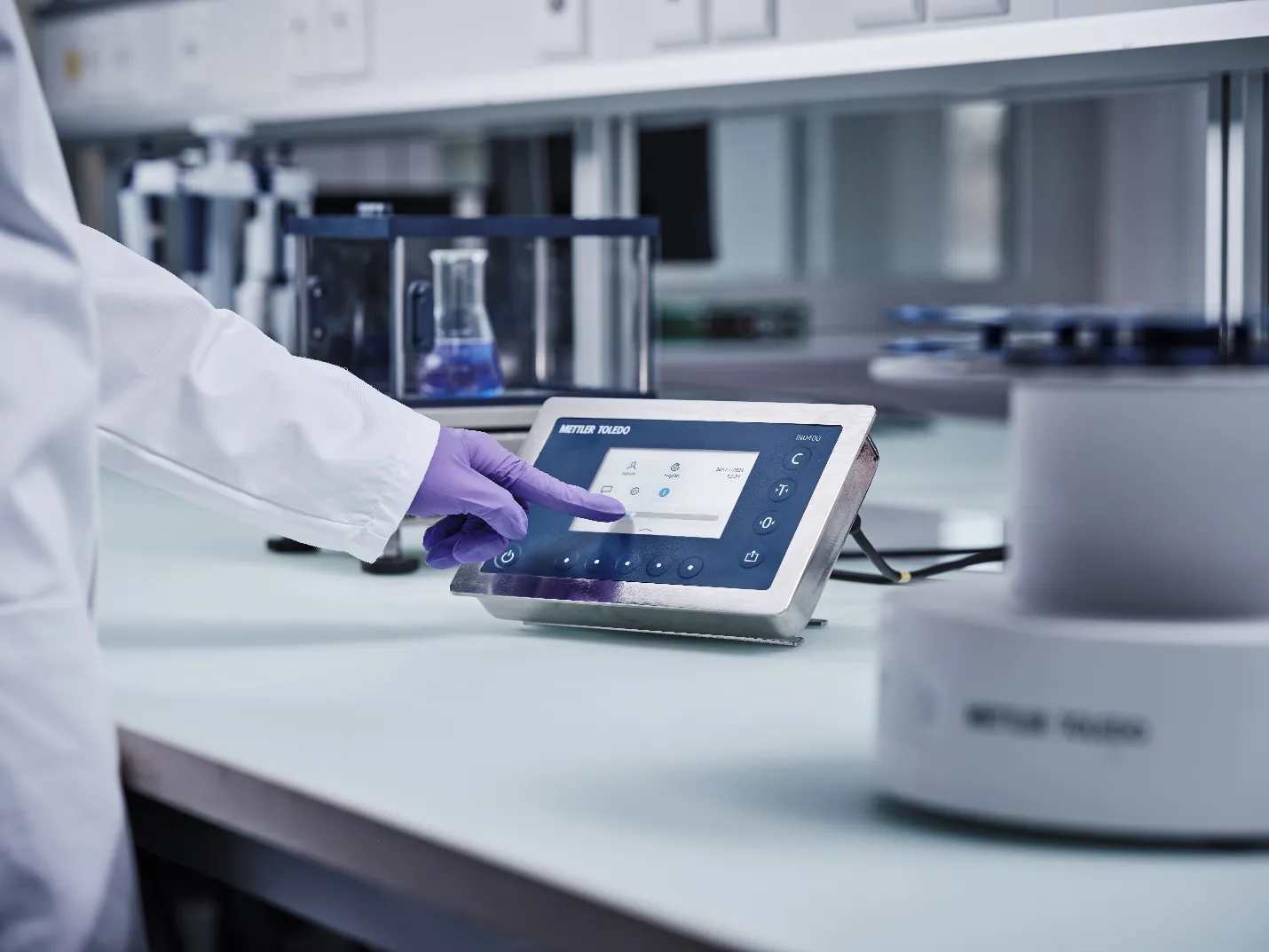 Transforming Weighing Processes: The IND400 Weighing Indicator