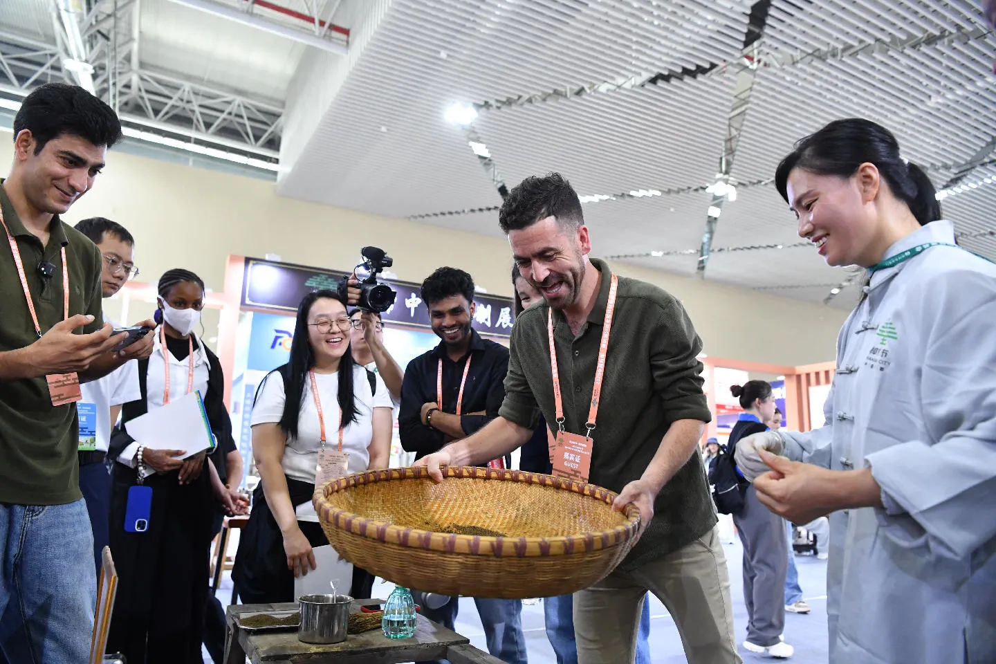 Xinhua Silk Road: Innovation, tradition deeply integrated on TCM trade fair in China's Zhangshu City